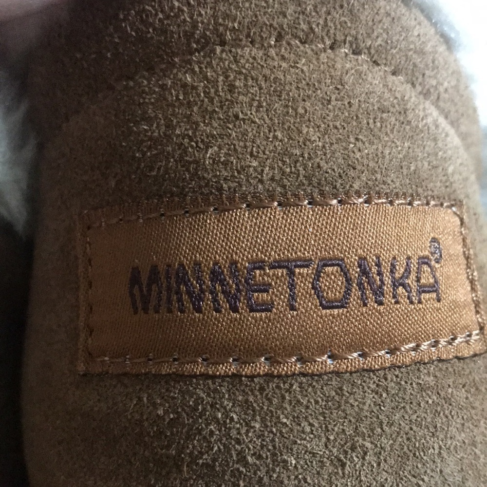 NWT Minnetonka Women's Suede Shoes sz 10 Tan Beige Camel - Picture 5 of 7